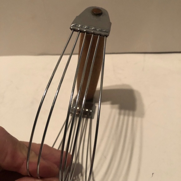 Vintage pastry dough cutters to cut lard into flour for that perfect pie. - Picture 3 of 9